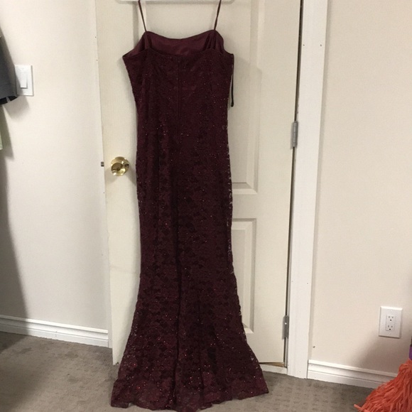 Evening gown Burgundy in color - Picture 4 of 6